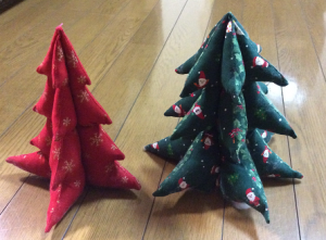 家にある材料でok 小さな子供でも簡単に作れるクリスマスツリーの作り方 布編 暮らしに役立つ情報局